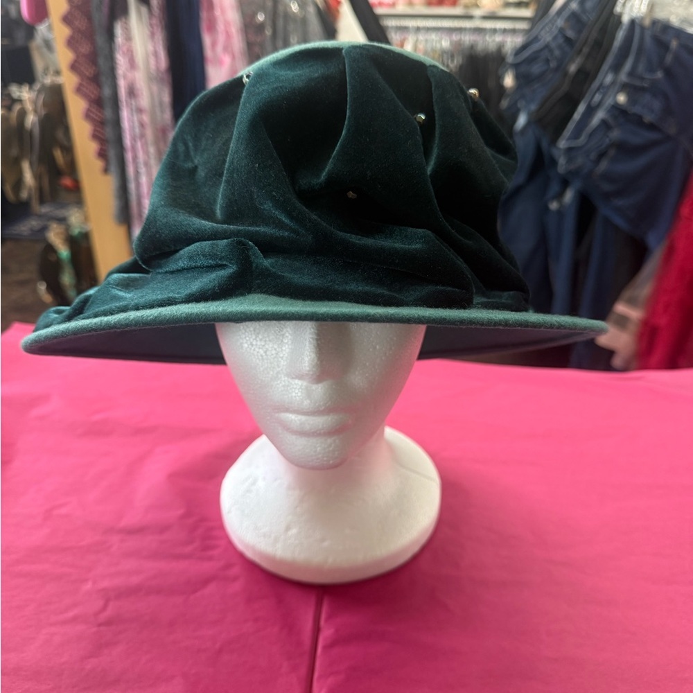 Betmar New York Green Wool Cloche Hat Velvet Trim Embellished Vintage Style
